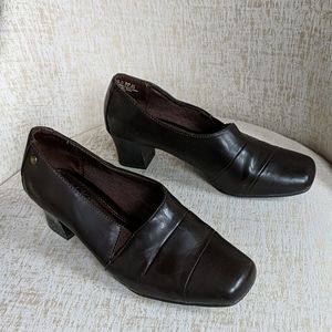 Chocolate brown Lifestride pumps size 6.5 Wide